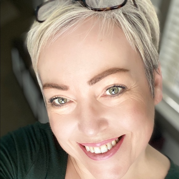 Meet your Posher, Alison - Picture 1 of 1